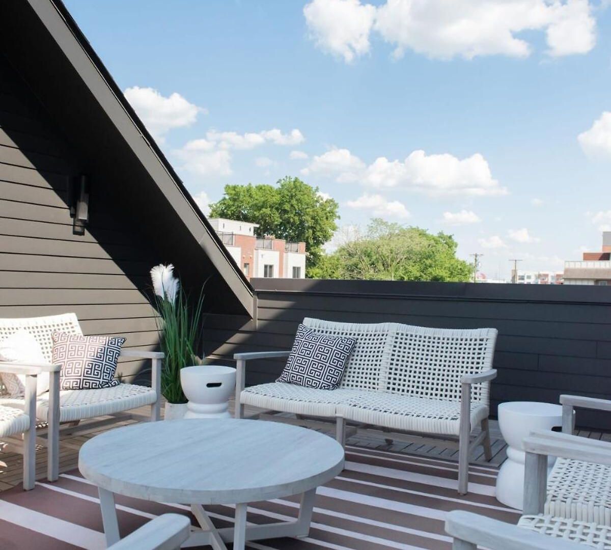 Holiday home Spacious 4br, Rooftop Patio, Garage, Walk To Faves, 5 Mins To Nissan Stadium, Less Than 10 Mins To Broadway, 24 Hr Hospitality, Great For Groups *