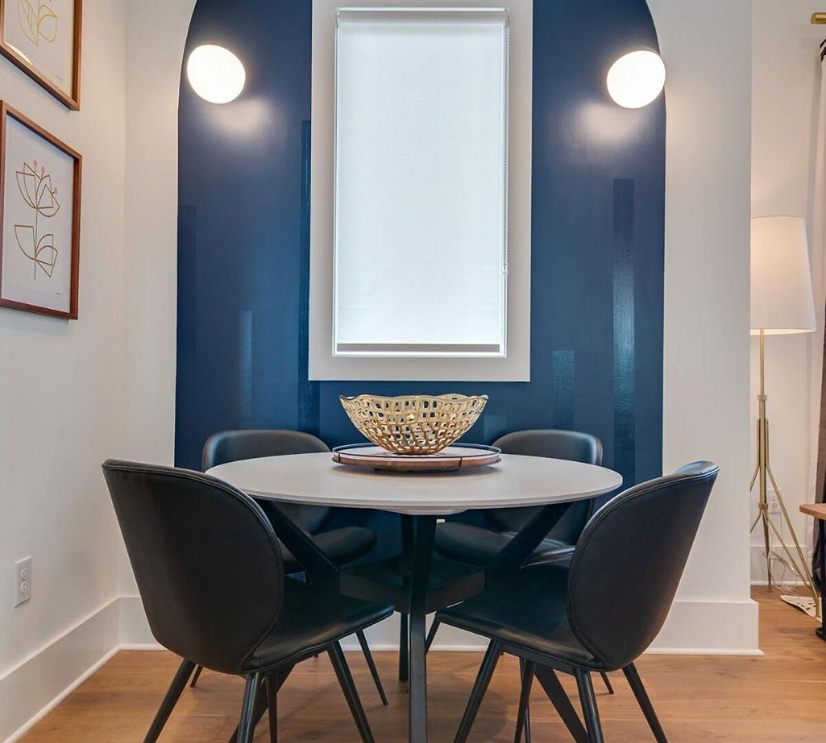 7br Retreat, Rooftops, Garages, Walkable To Faves 5 Mins To Nissan Stadium, Less Than 10 Mins To Broadway, 24 Hr Hospitality, Great For Groups Holiday home *