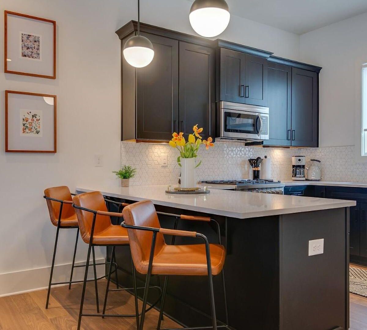 Holiday home 7br Retreat, Rooftops, Garages, Walkable To Faves 5 Mins To Nissan Stadium, Less Than 10 Mins To Broadway, 24 Hr Hospitality, Great For Groups