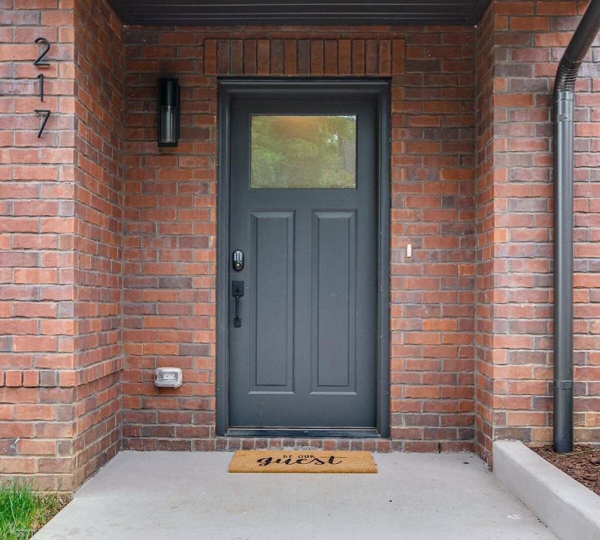 Holiday home 7br Retreat, Rooftops, Garages, Walkable To Faves 5 Mins To Nissan Stadium, Less Than 10 Mins To Broadway, 24 Hr Hospitality, Great For Groups *