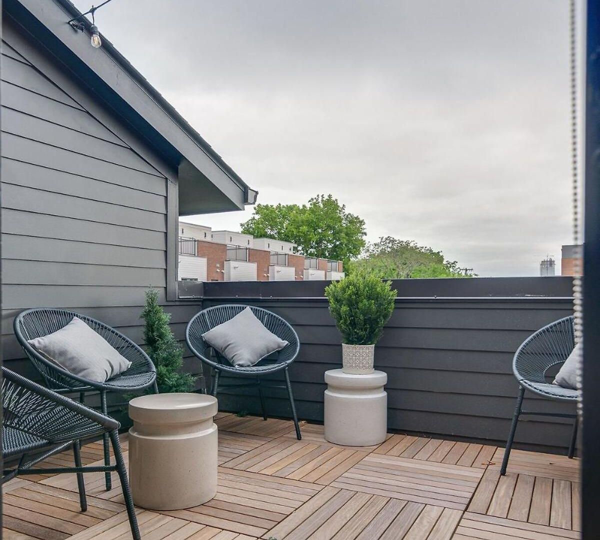 7br Retreat, Rooftops, Garages, Walkable To Faves 5 Mins To Nissan Stadium, Less Than 10 Mins To Broadway, 24 Hr Hospitality, Great For Groups Nashville