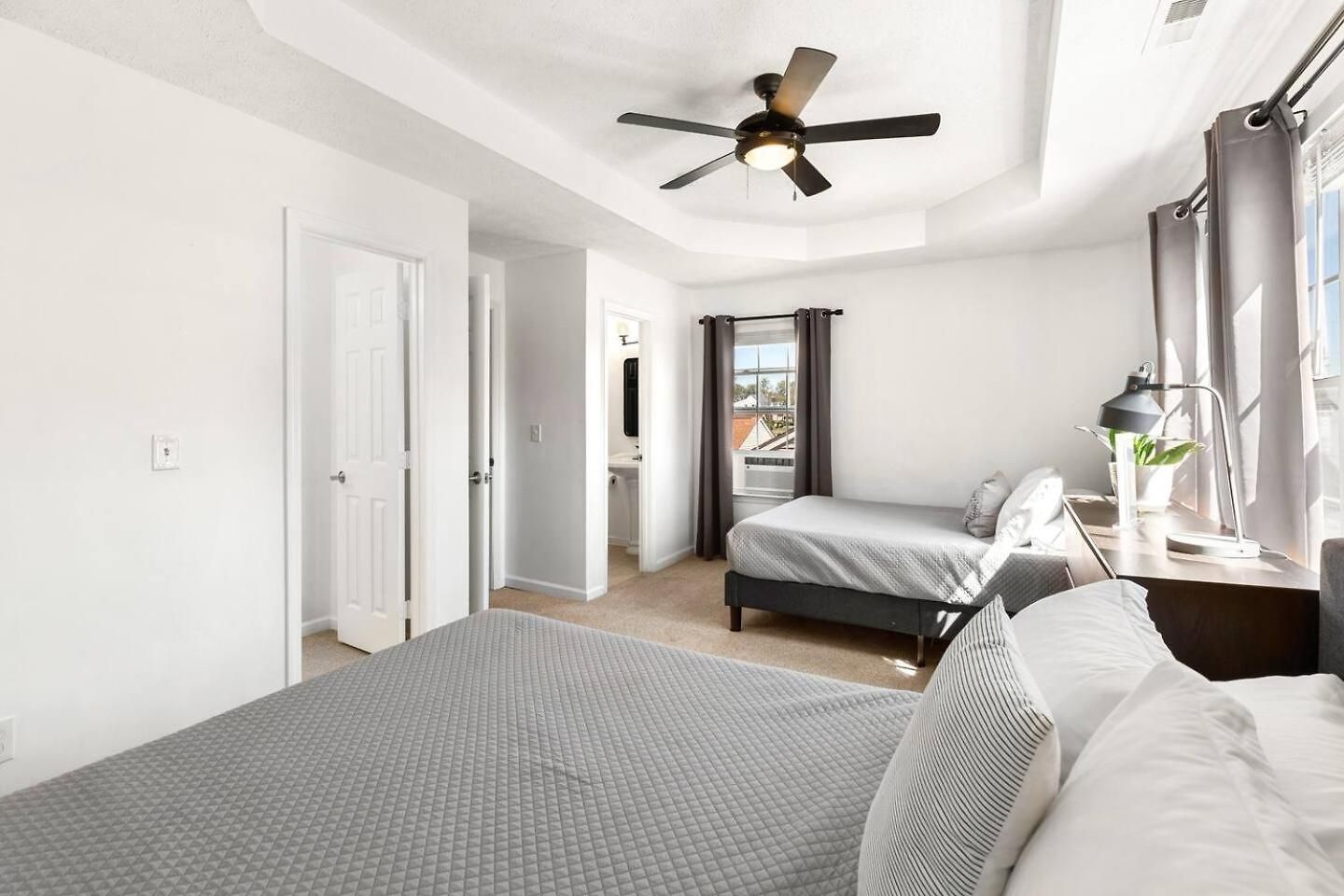 Perfect Sleep 20 Downtown 10 Queen Beds *