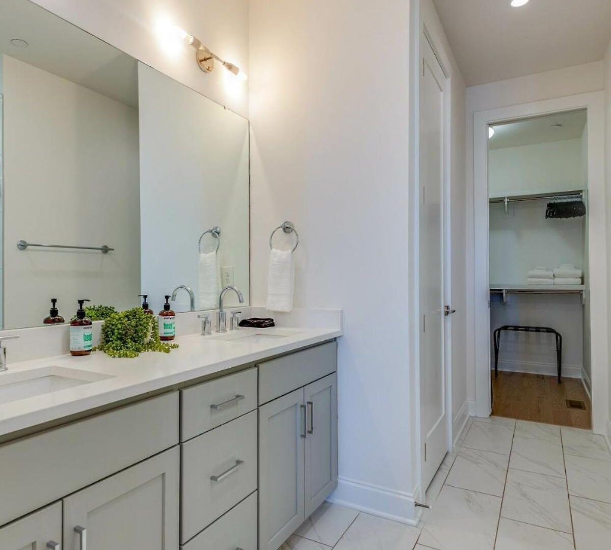 Holiday home Belmont Music Row 4 Bed, Rooftop, 10 Minutes To Dt, 24 Hour Hospitality Team, Perfect For Groups, 7 Miles To Airport Nashville