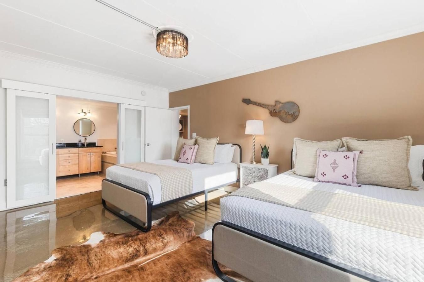 Holiday home Pool, Walk Restaurants Bars On Famous Music Row