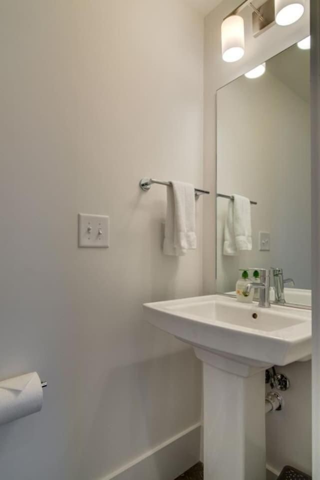 Getaway - Rooftop, Garage, Near Broadway! Nashville