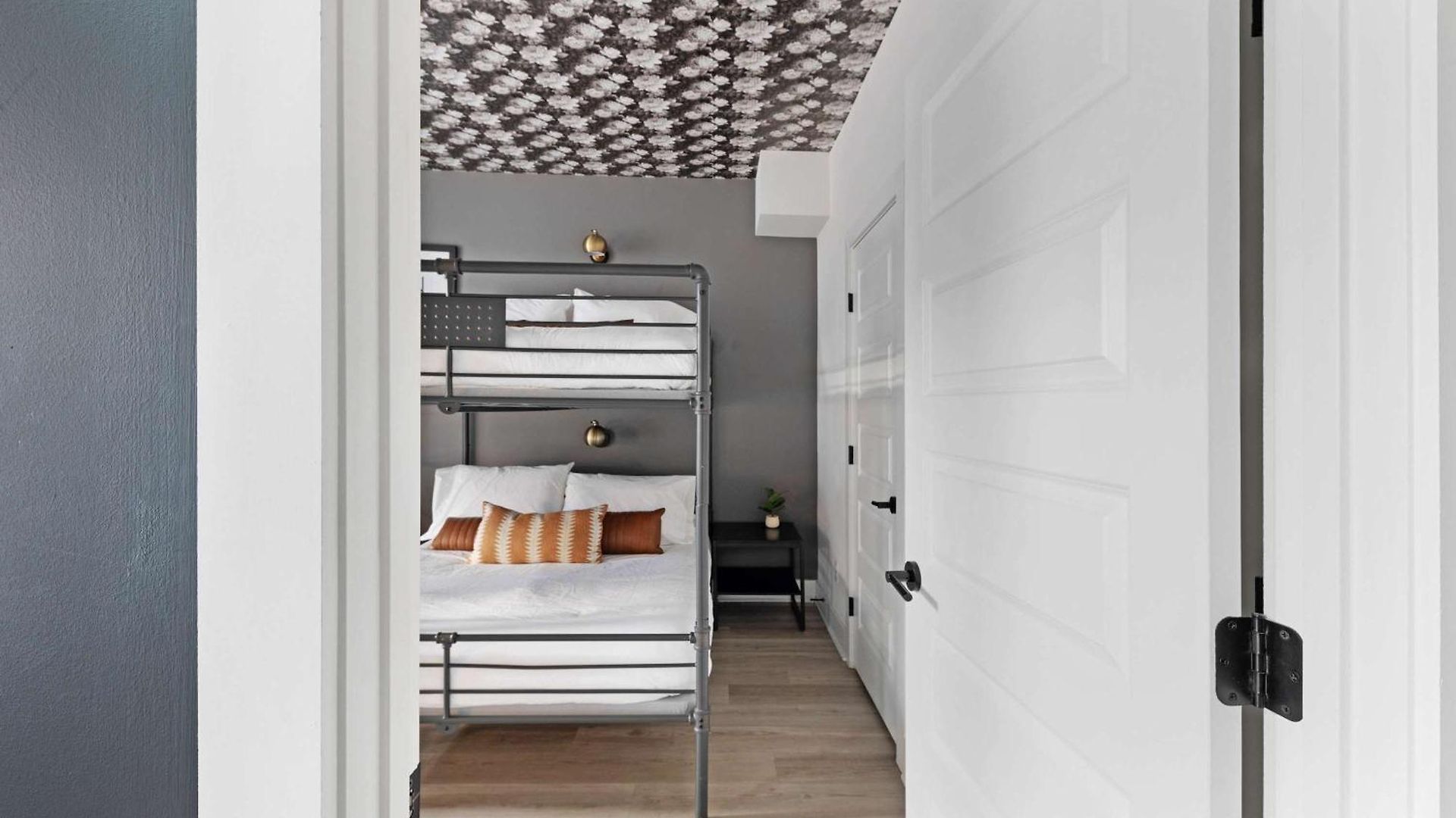 Holiday home The Bluestem - Stylish Design, Rooftop With Firepit! Nashville