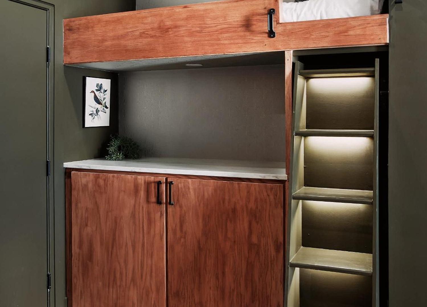 Dreamy With Fireplace, Rooftop, Gym, Parking, Sleeps 5 With King Bed, Sleeper Sofa, Hidden Bunk, Shared Rooftop And Gym, Free Dedicated Parking, Minutes To Broadway, Five Points & Grand Ole Opry, 24 Hr Hospitality
