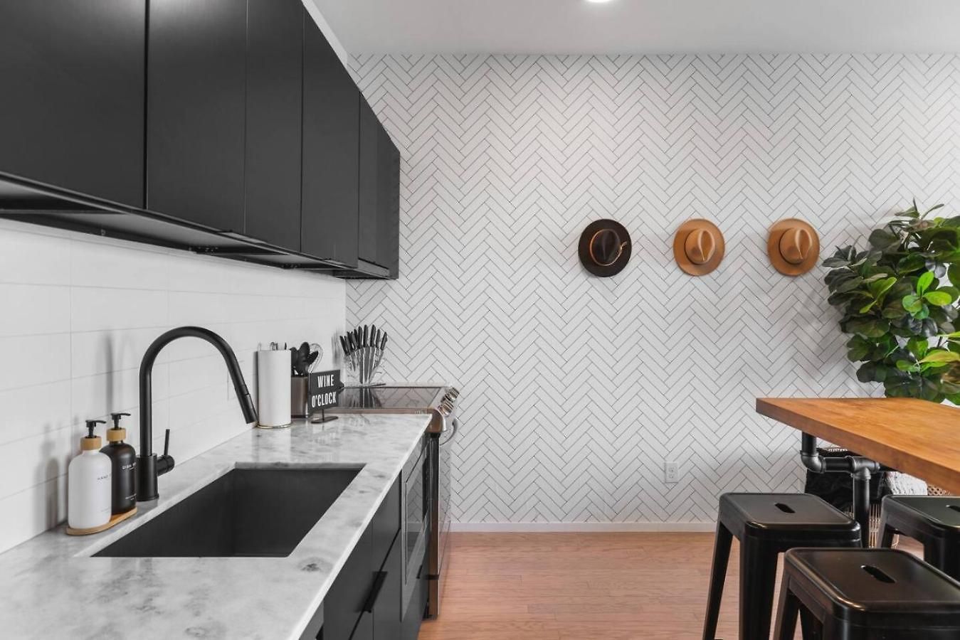 Luxury Riverview With Patio Walk To Broadway