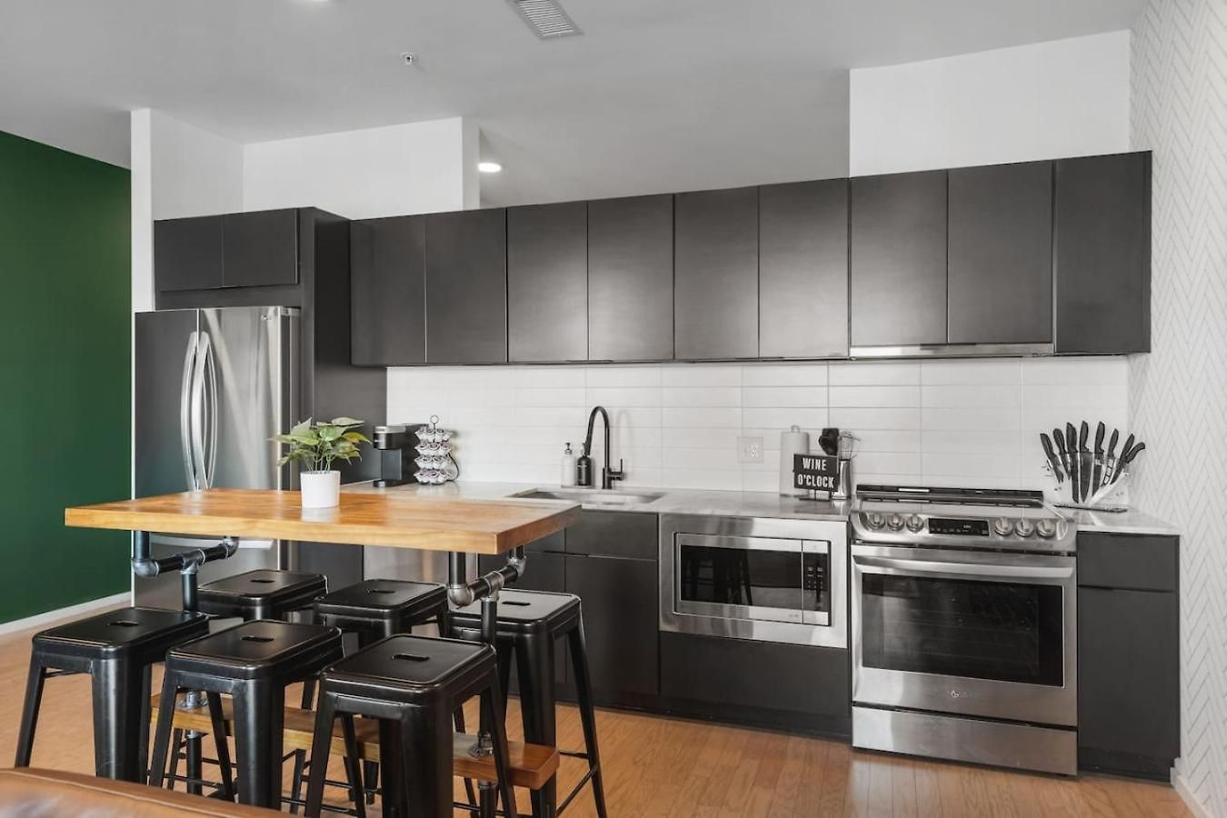 Luxury Riverview With Patio Walk To Broadway Holiday home *
