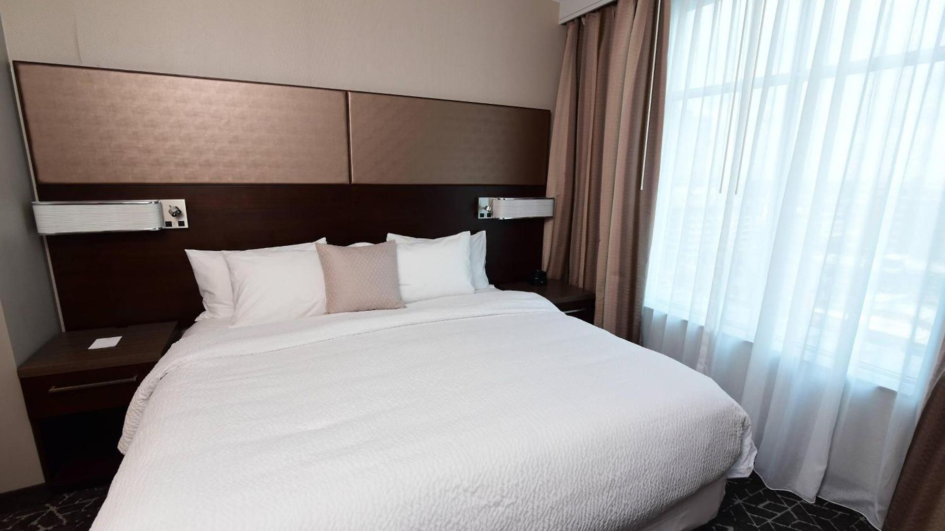 By Marriott Downtown/convention Center 3*
