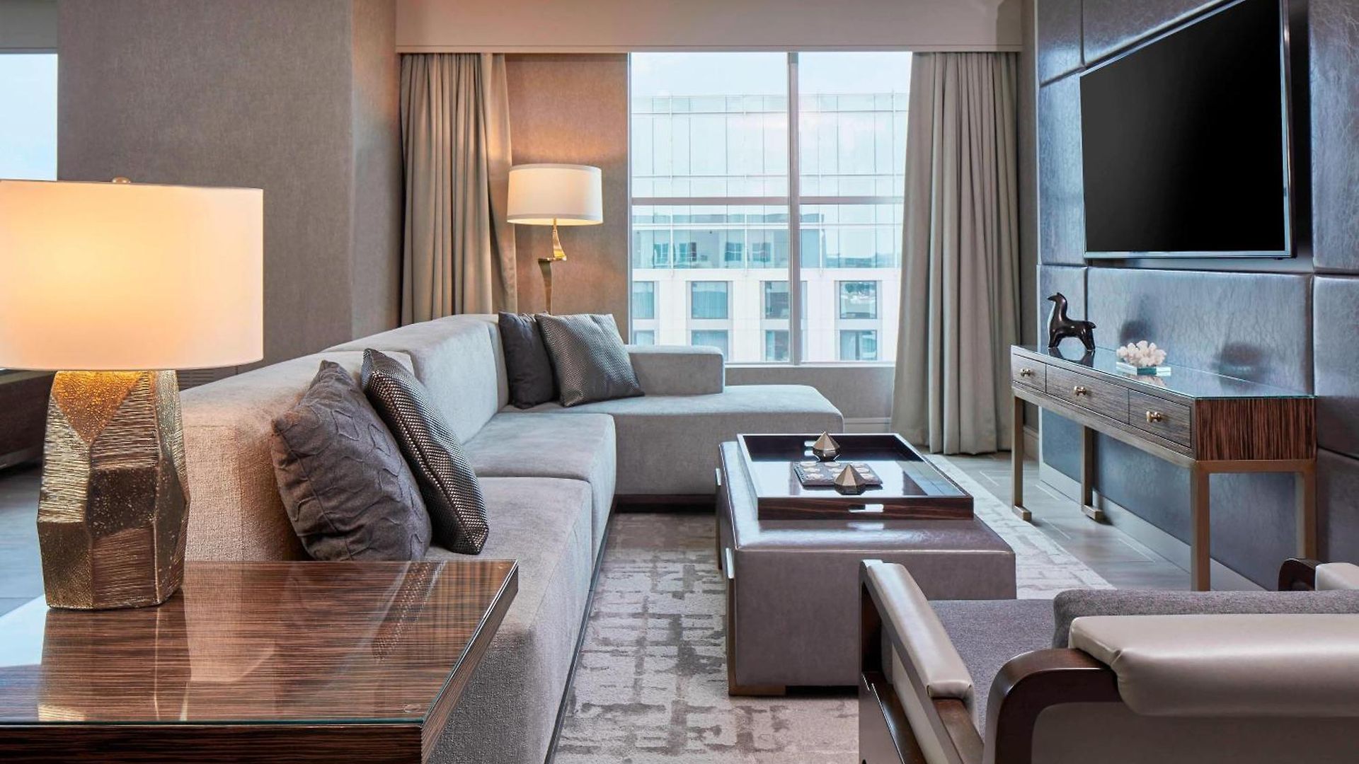 Ac Downtown 4*