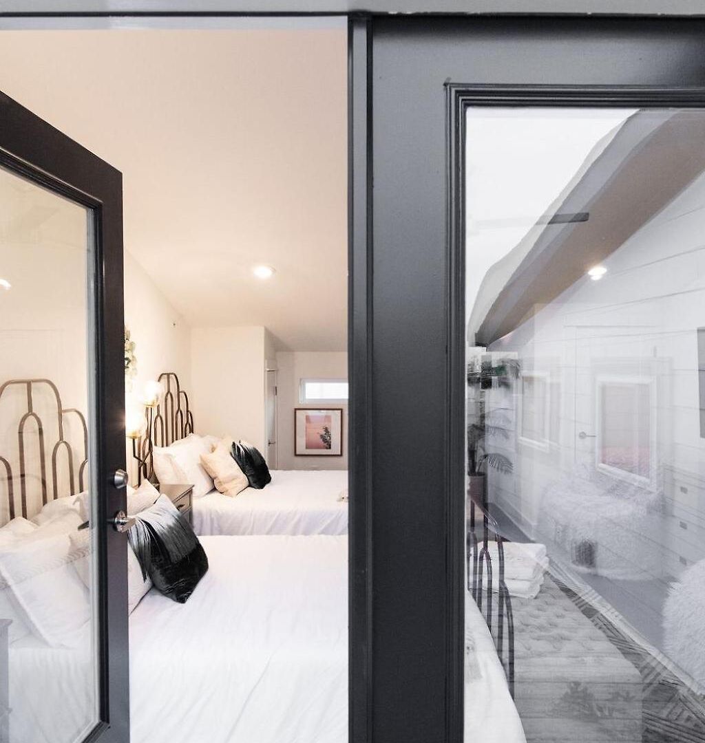 Luxury Hillsboro Village Rooftop Retreat Sleep 12 W Chef S Kitchen Smart Tvs & Garage Walk To Vanderbilt Pancake Pantry & Boutique Shopping Minutes To Broadway 12 South & The Parthenon 24 7 Hospitality * Nashville