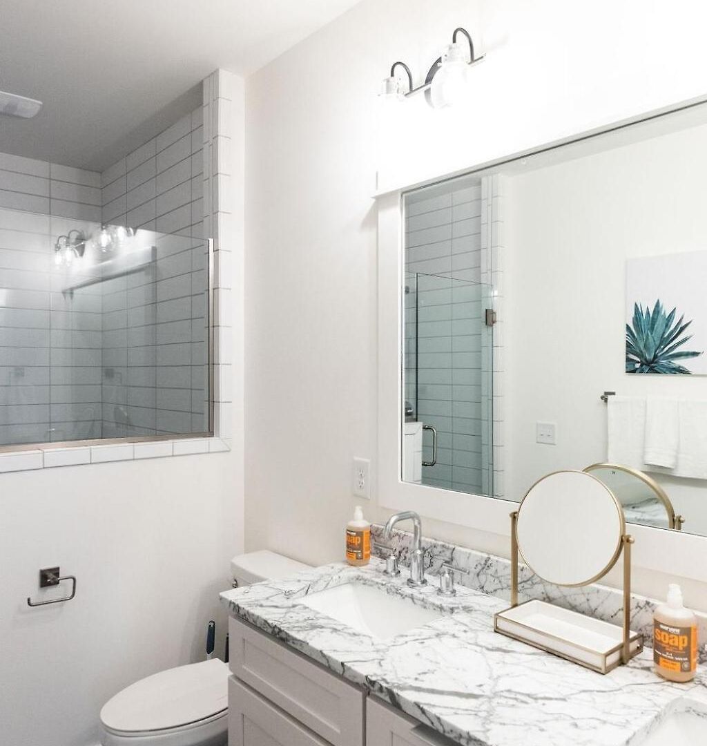 Luxury Hillsboro Village Rooftop Retreat Sleep 12 W Chef S Kitchen Smart Tvs & Garage Walk To Vanderbilt Pancake Pantry & Boutique Shopping Minutes To Broadway 12 South & The Parthenon 24 7 Hospitality Holiday home Nashville
