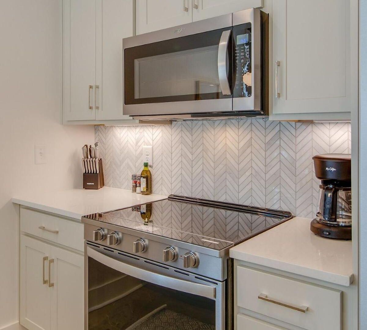 Holiday home Stylish East Nash Retreat, Walk To Local Favorites, Sleep 10 With Smart Tvs, Workspace & Fast Wifi, Attached Garage & Full Kitchen, Walk To Mas Tacos, Drive 10 Min To Downtown Broadway, 24 Hr Hospitality Nashville