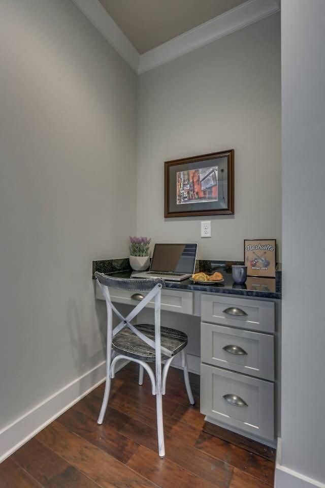 Twin Belmont Homes W 8 King 4 Living Sleep Up To 24 Guests Walk To Belmont & Vanderbilt Near Music Row The Gulch & 12 South 2 Miles To Broadway Smart Tvs Parking 24 Hr Hospitality Holiday home *