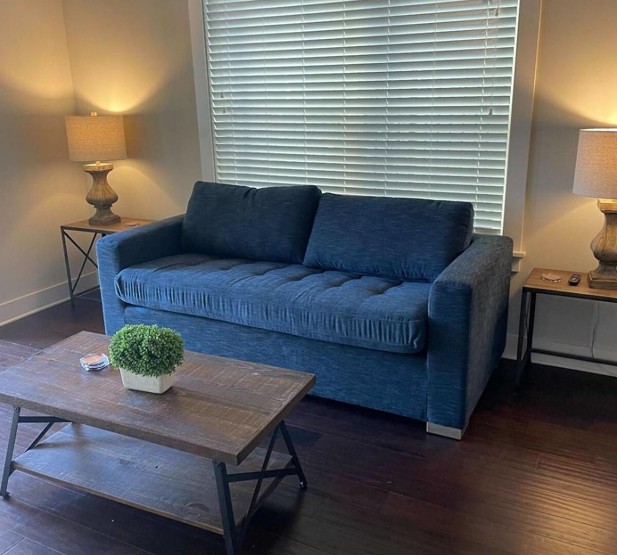 Spacious 4 King Belmont 2 Living Walk To Belmont & Vanderbilt Large Dining Table Smart Tvs Parking 24 Hr Hospitality Near Music Row & The Gulch 2 Miles To Broadway Nashville
