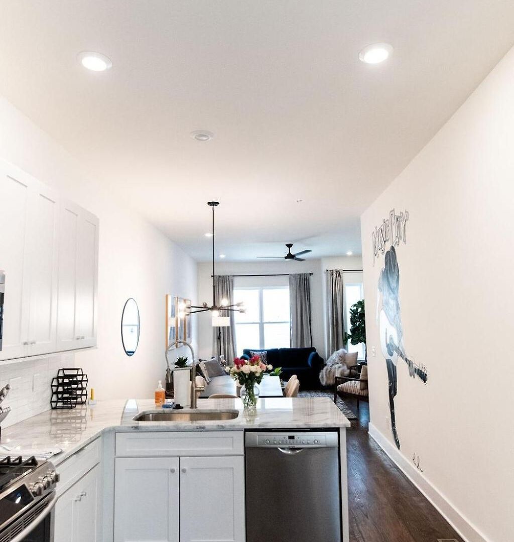 Luxe Hillsboro Village Homes For 24 With 4 Patios, Rooftops And Garage Parking, Gourmet Kitchens And Smart Tvs, Walk To Vanderbilt, Pancake Pantry And Fido, 24hr Hospitality, 10 Min To Broadway And The Parthenon Holiday home