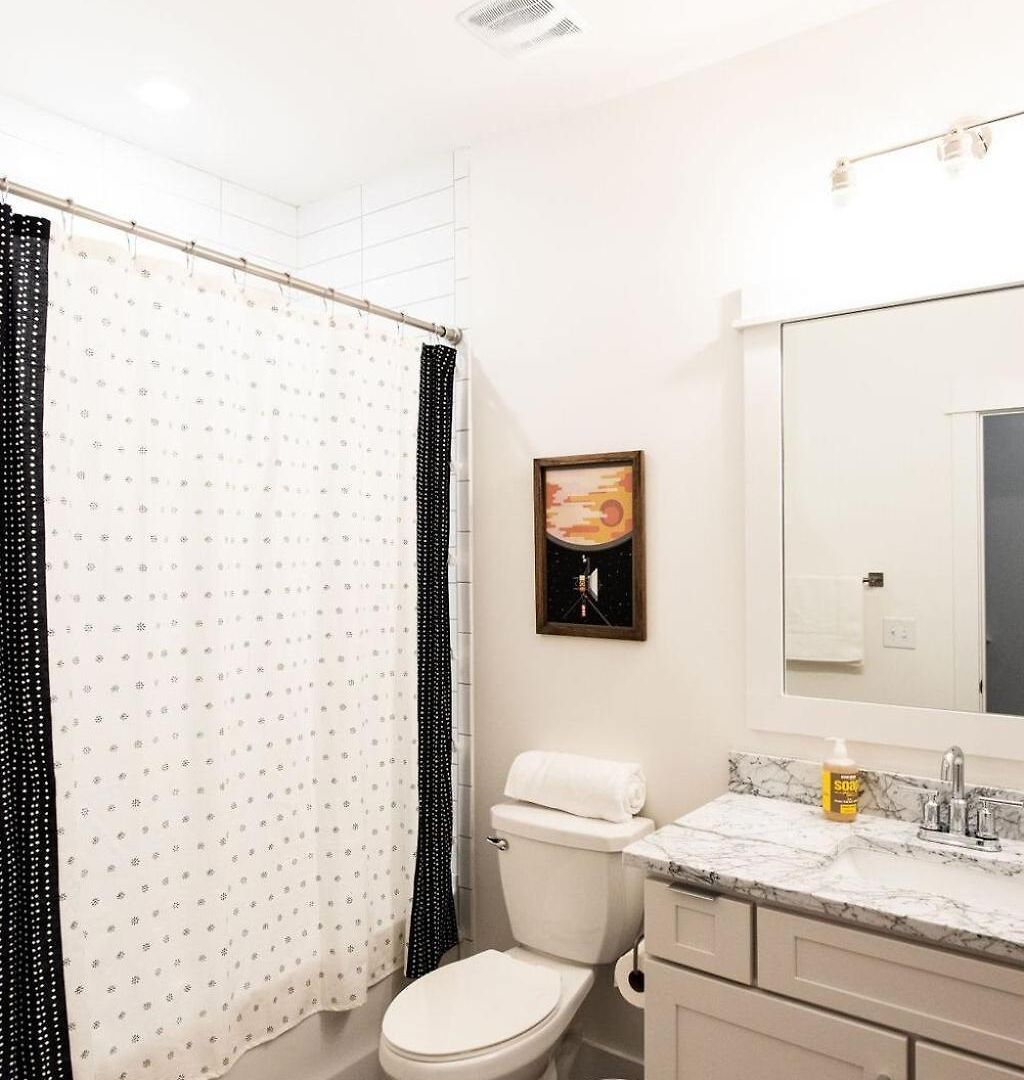 Hillsboro Village Retreat Garage Rooftop Deck Sleeps 12 Sophisticated Open Living & Gourmet Kitchen Smart Tvs Pet-friendly W Private Garage Walk To Vanderbilt Minutes To 12 South & Broadway 24 7 Hospitality Holiday home Nashville