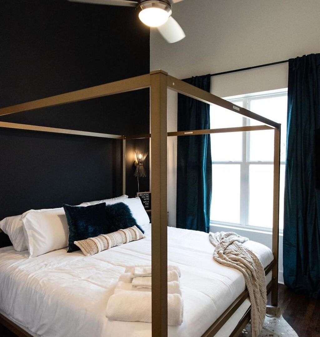 Hillsboro Village Retreat Garage Rooftop Deck Sleeps 12 Sophisticated Open Living & Gourmet Kitchen Smart Tvs Pet-friendly W Private Garage Walk To Vanderbilt Minutes To 12 South & Broadway 24 7 Hospitality * Nashville