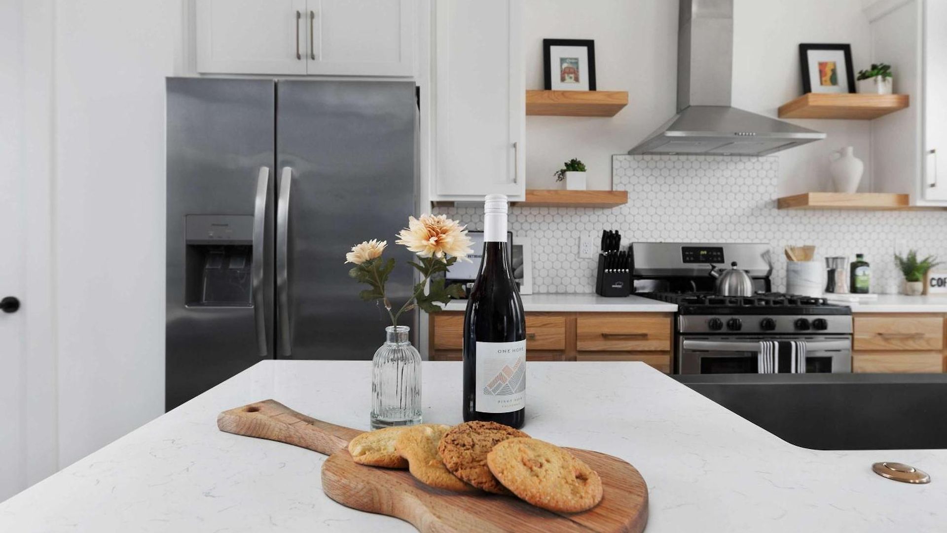 Holiday home The Iris - Walk To Dining And Nightlife Rooftop! *
