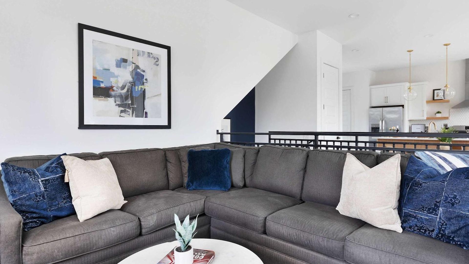 Holiday home The Iris - Walk To Dining And Nightlife Rooftop! *