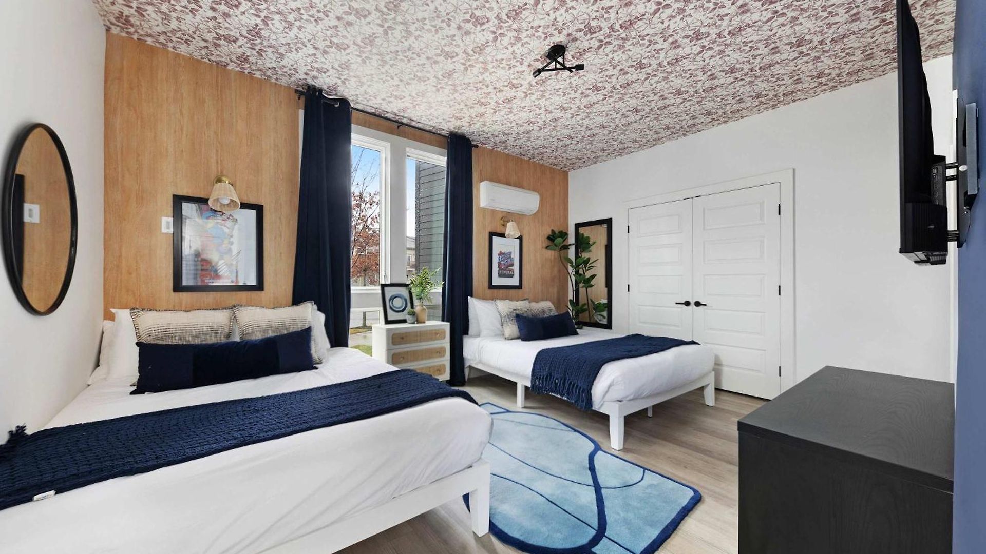 The Iris - Walk To Dining And Nightlife Rooftop! Holiday home