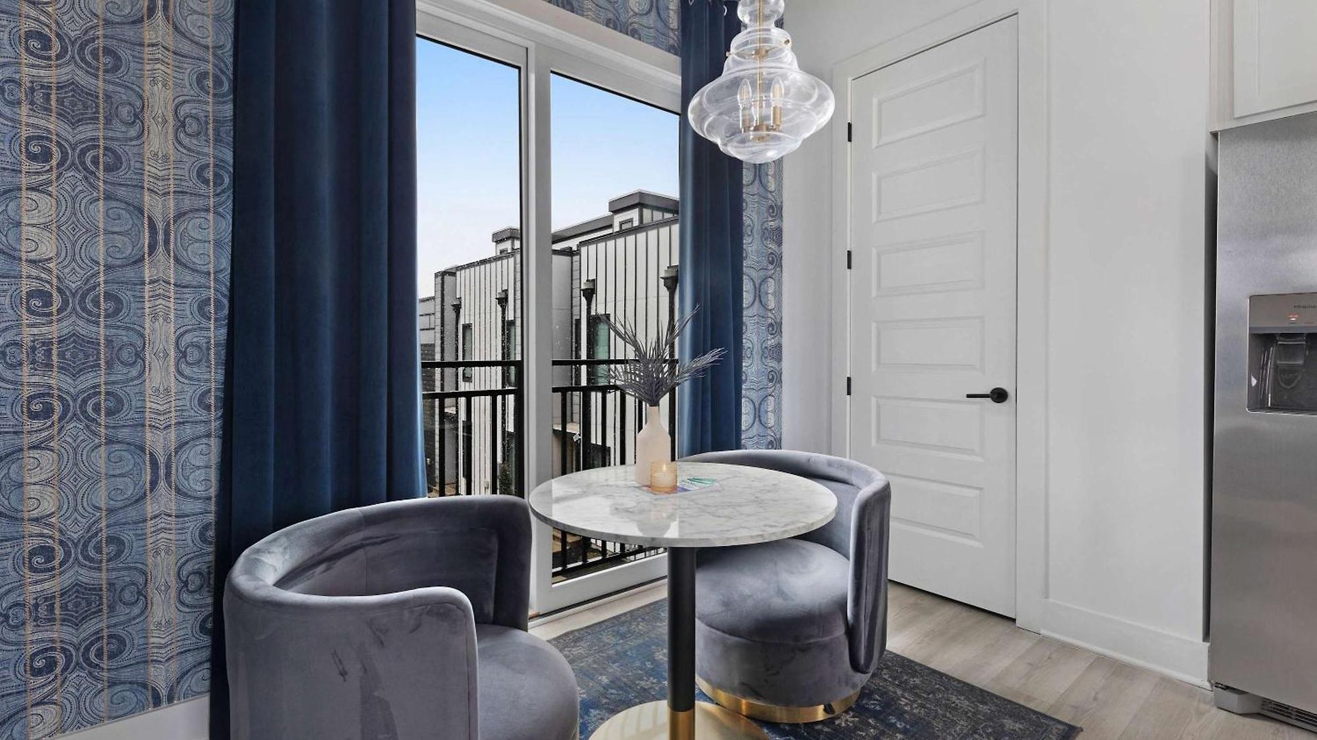 Holiday home The Iris - Walk To Dining And Nightlife Rooftop!