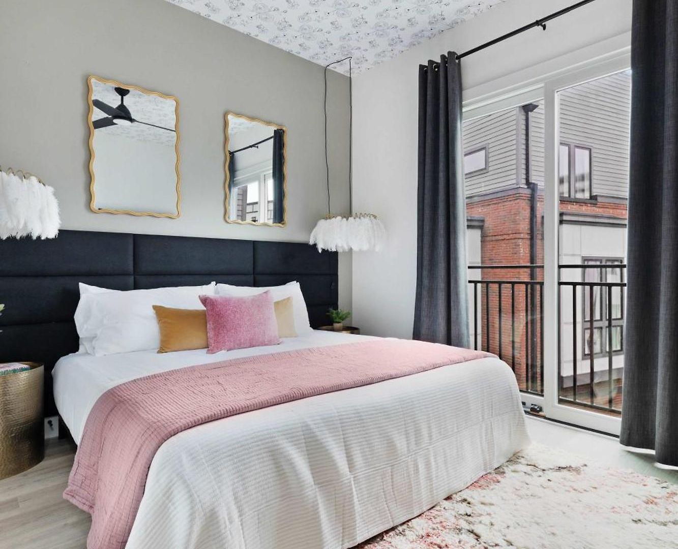 The Azalea - Walk To Dining & Nightlife, Rooftop! Holiday home