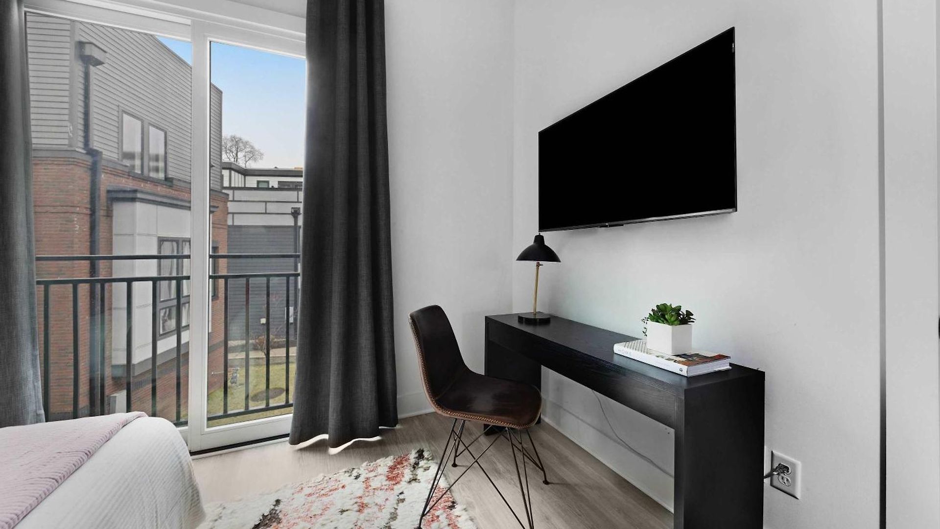 Holiday home The Azalea - Walk To Dining & Nightlife, Rooftop!