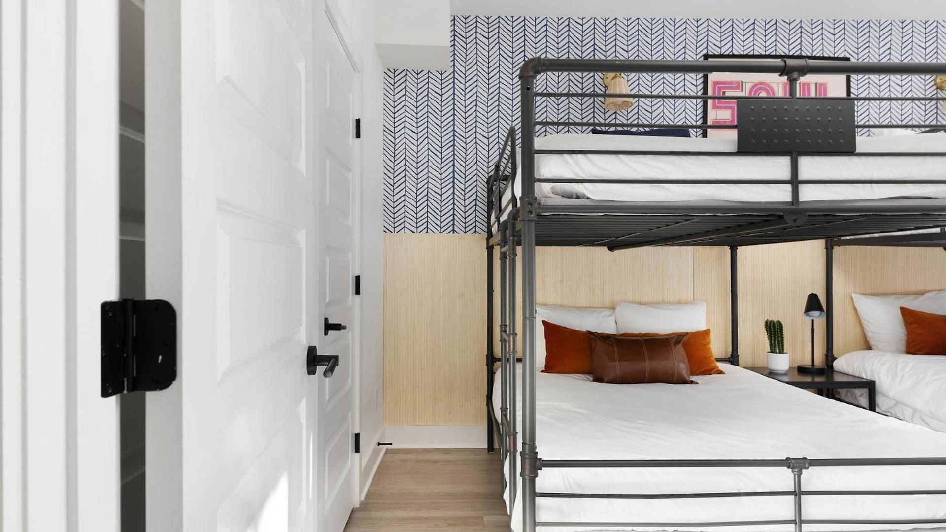Holiday home The Aster - Rooftop Patio 2 Miles To Broadway