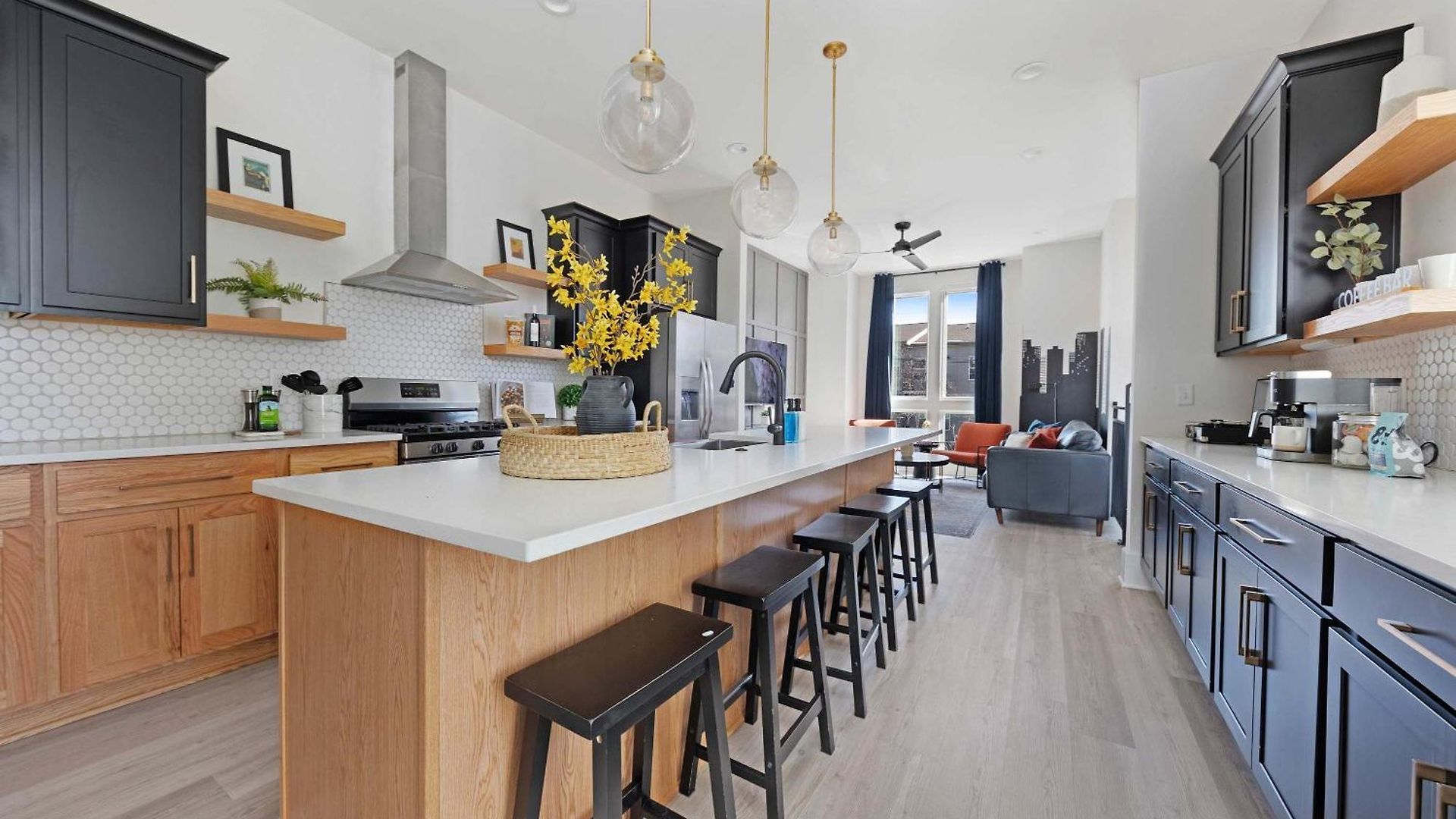 The Aster - Rooftop Patio 2 Miles To Broadway Holiday home *