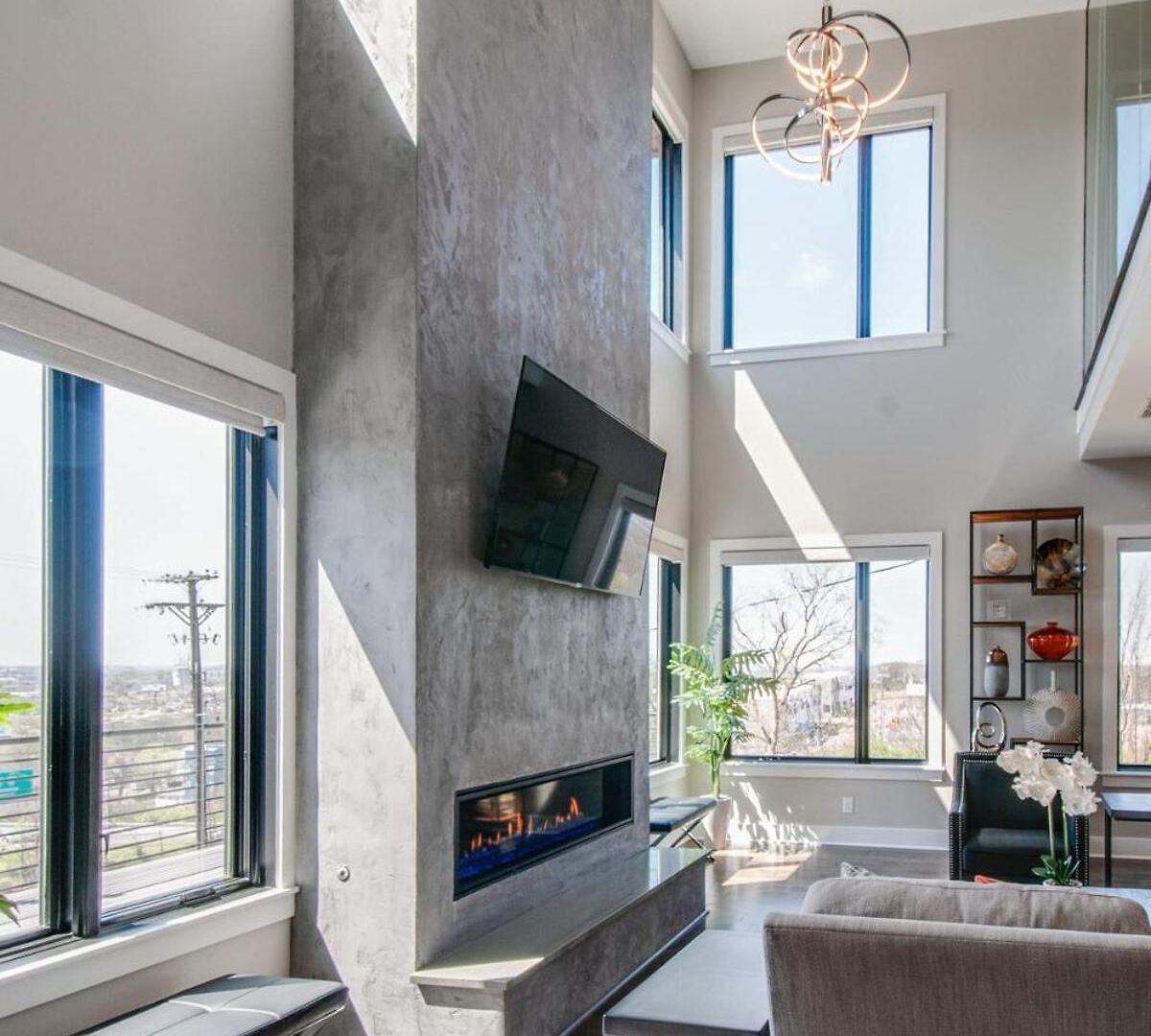 Skyline View Mansion, Hot Tub, Close To Downtown, Less Than 10 Mins To 5 Points And Broadway, 3 Spacious Suites, Workspace, Garage Spaces And Ample Parking, 24 Hr Hospitality Holiday home Nashville