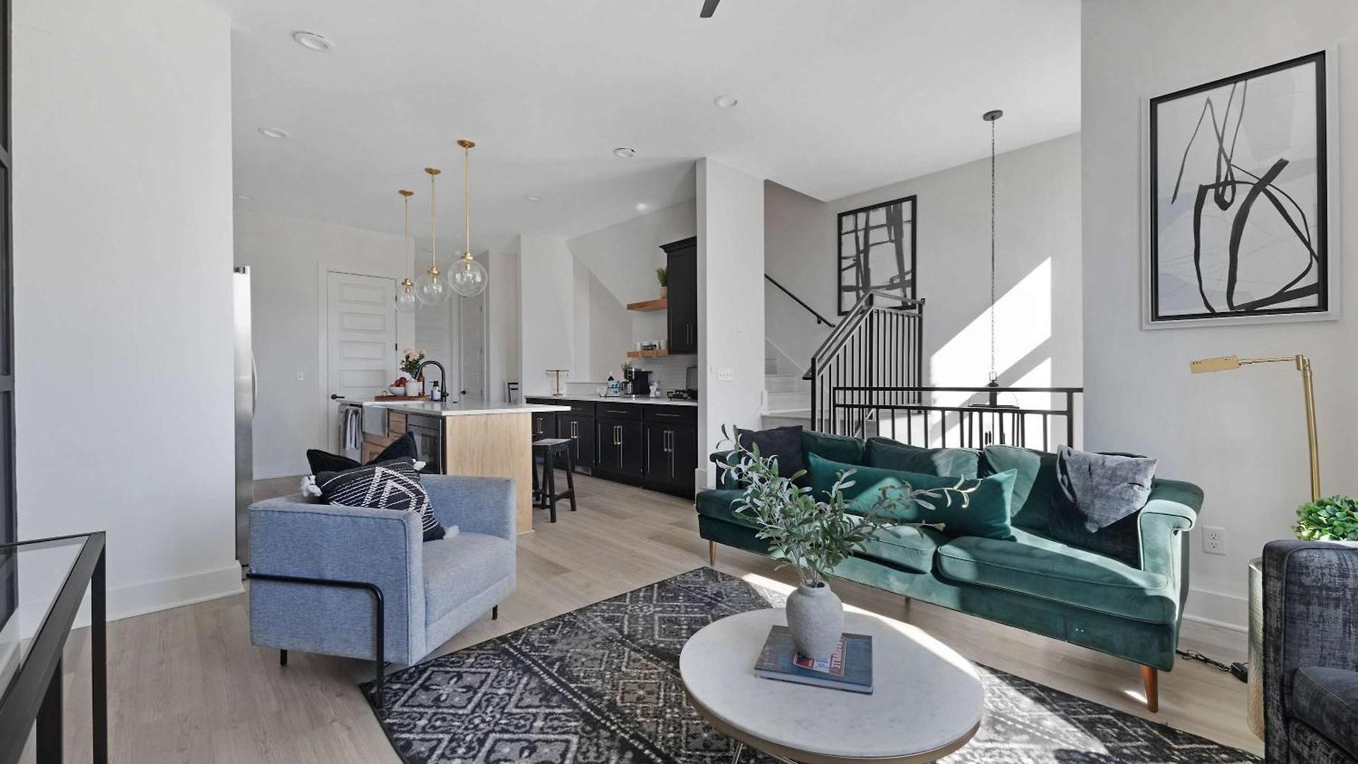 Holiday home The Sunflower - Mins To Broadway And Rooftop Patio!