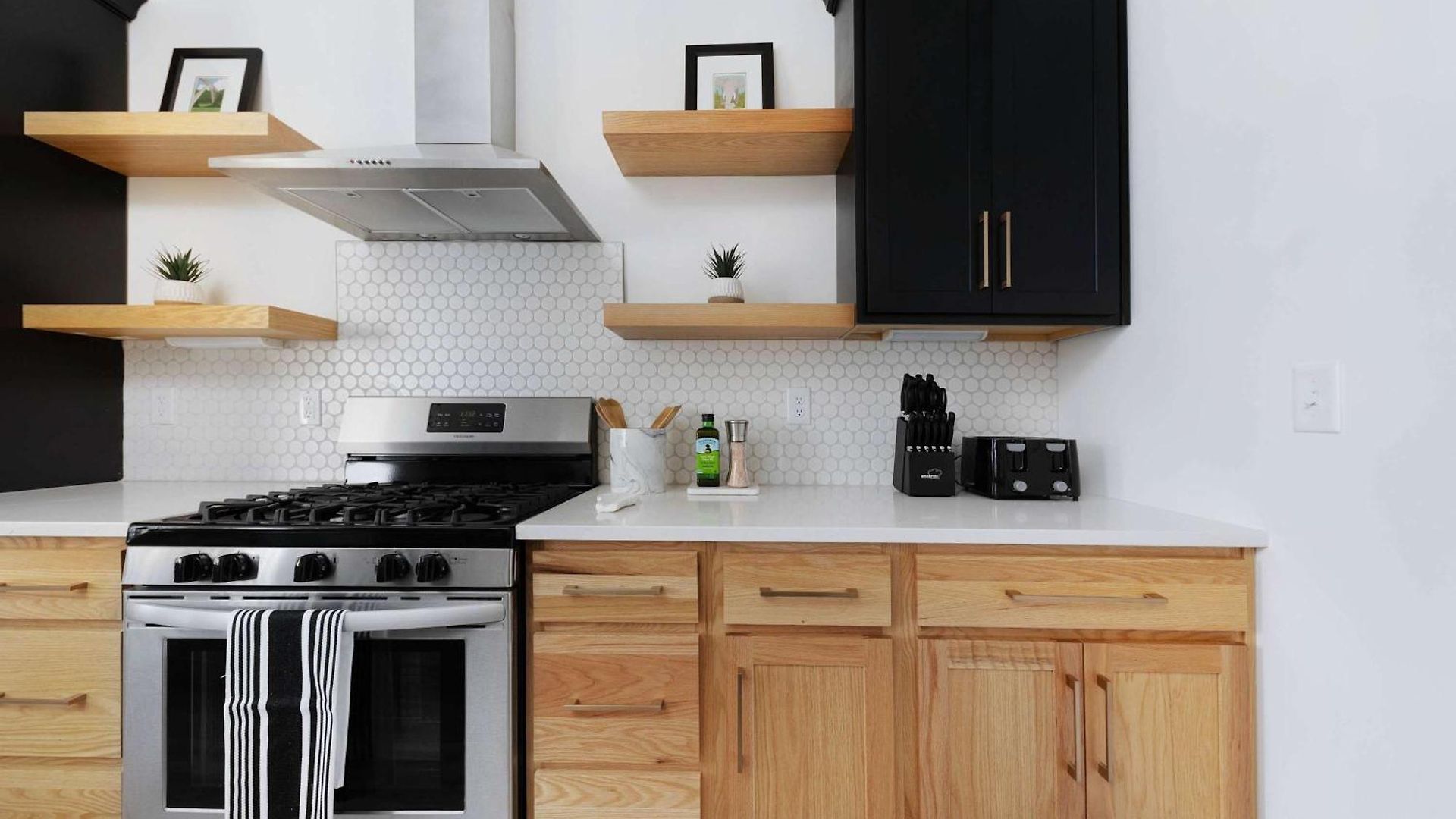 Holiday home The Sunflower - Mins To Broadway And Rooftop Patio! *