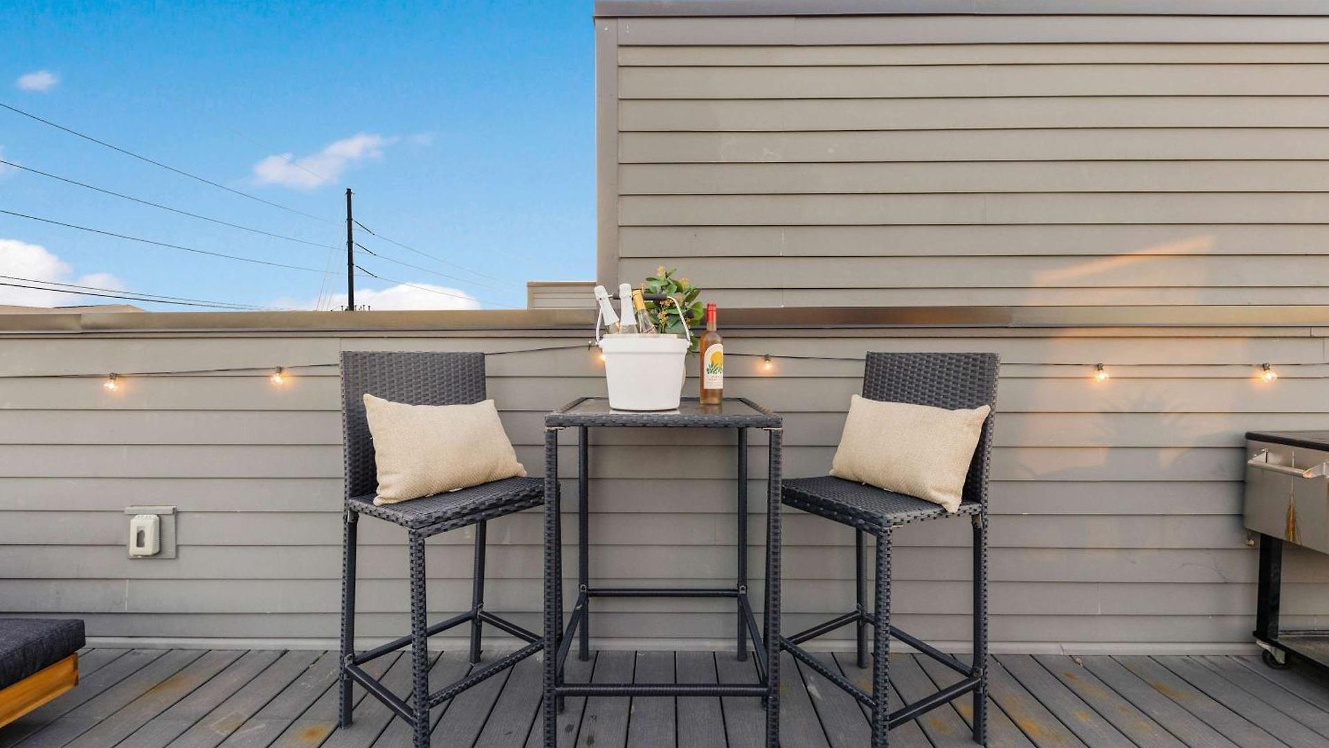 The Trillium - Beautifully Designed With Rooftop Holiday home Nashville