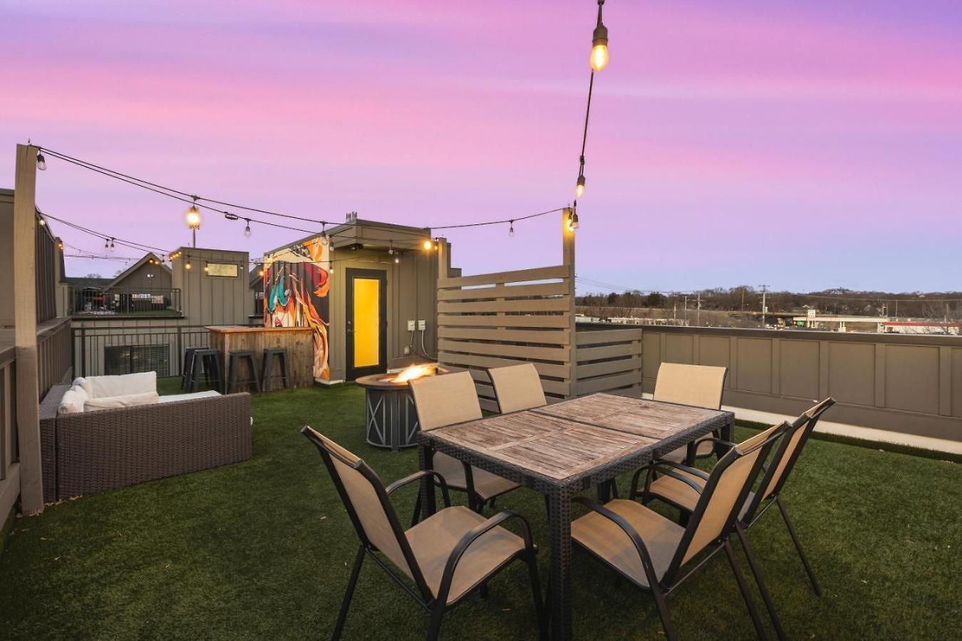 Holiday home 24k Escape - Rooftop Oasis, 3 Miles To Broadway! *