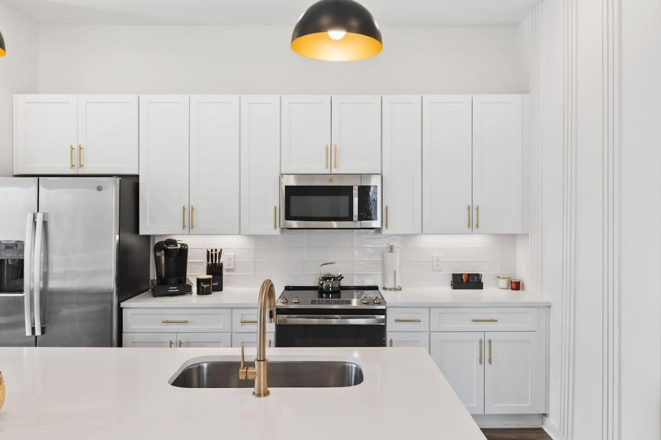 Holiday home 24k Escape - Rooftop Oasis, 3 Miles To Broadway! *