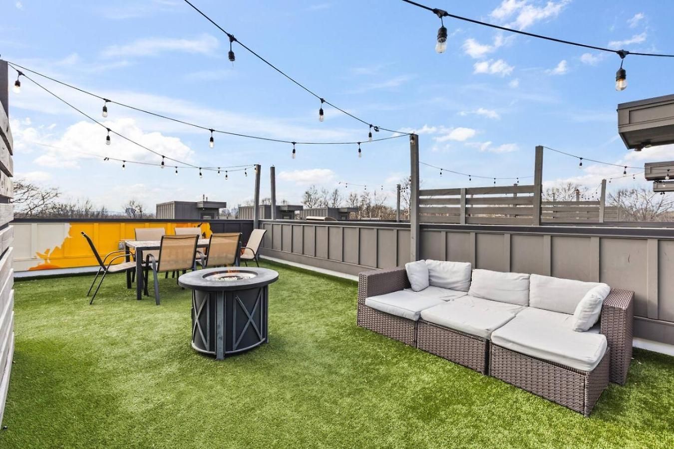 24k Escape - Rooftop Oasis, 3 Miles To Broadway! *