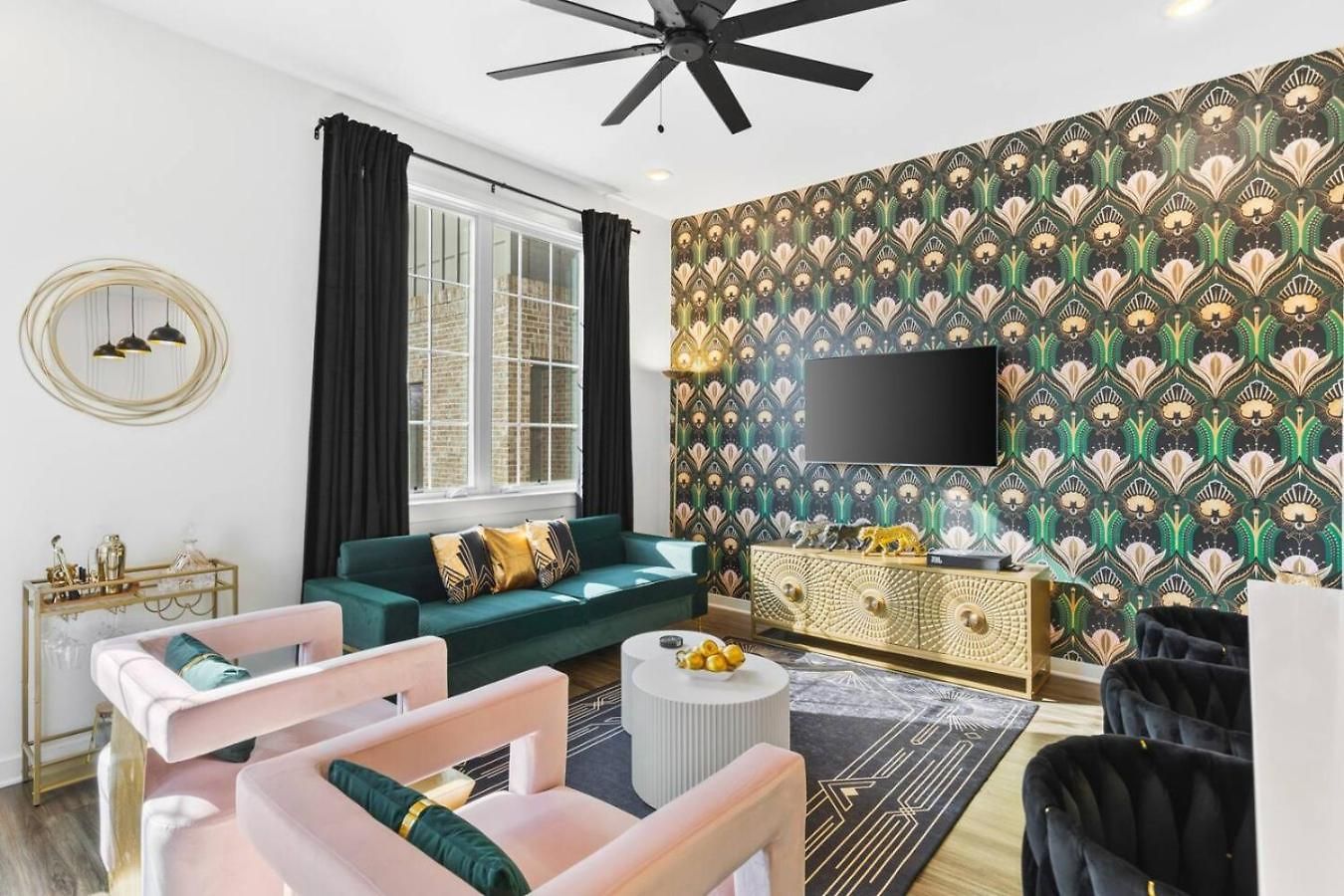 24k Escape - Rooftop Oasis, 3 Miles To Broadway! Holiday home *
