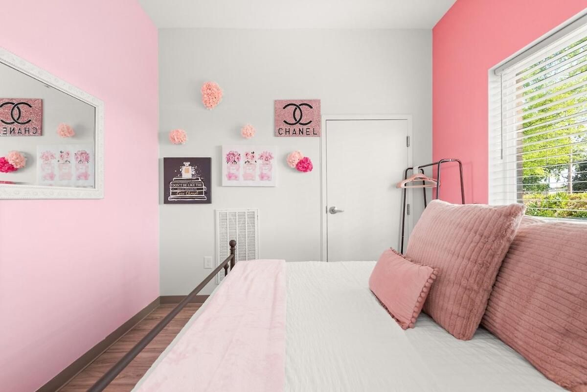 Apartment 4br Condo, Sleeps 13 - Free Parking *