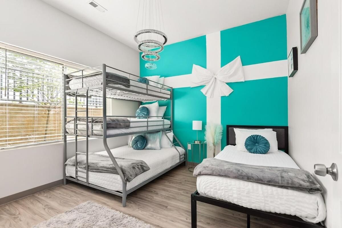 4br Condo, Sleeps 13 - Free Parking *
