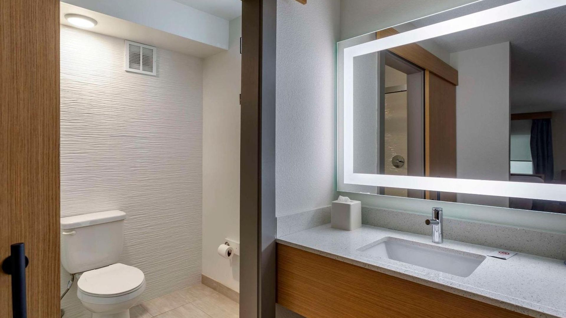 Comfort & Downtown - Stadium Hotel Nashville