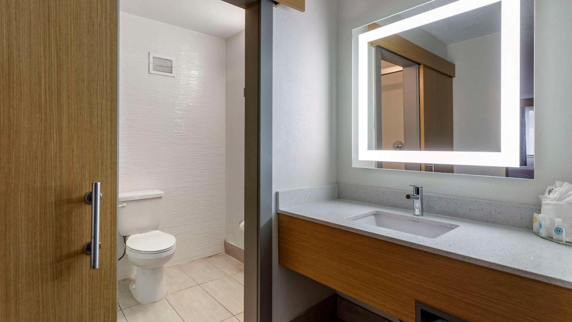 Comfort & Downtown - Stadium Hotel Nashville