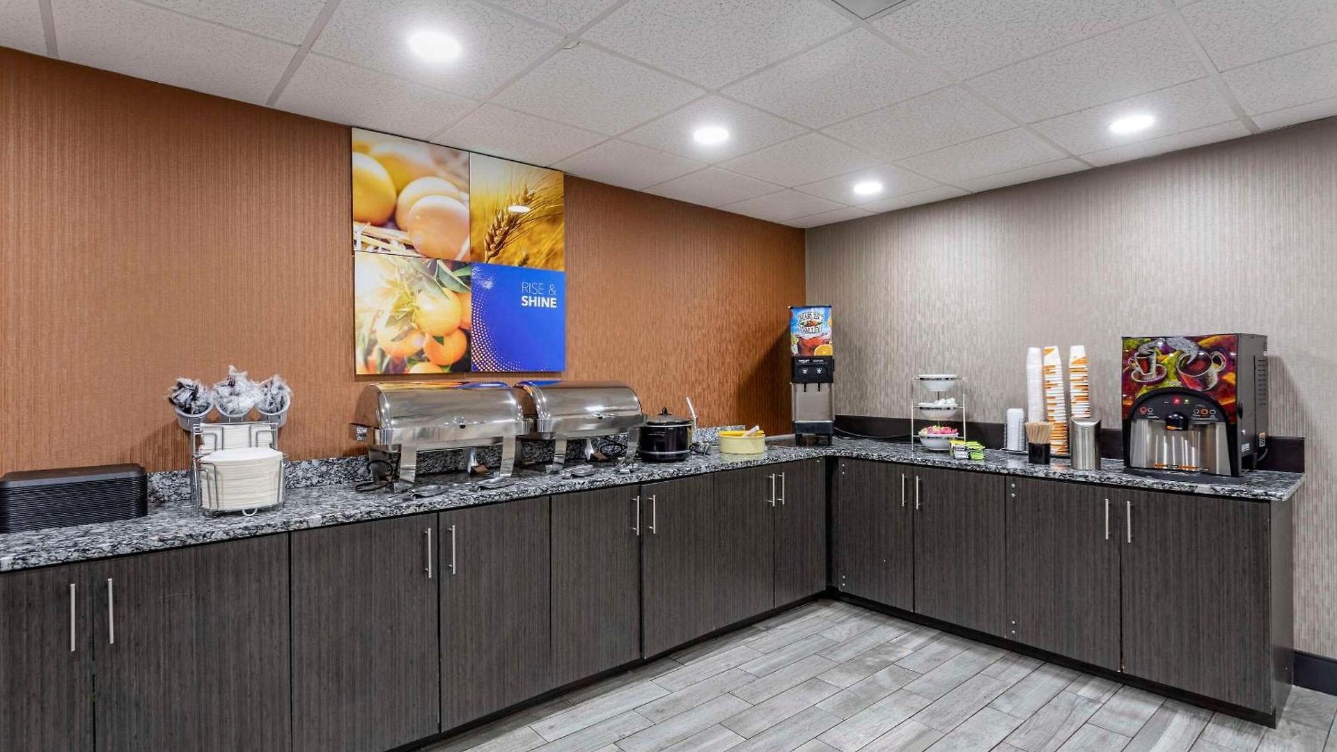 Comfort & Downtown - Stadium Hotel Nashville
