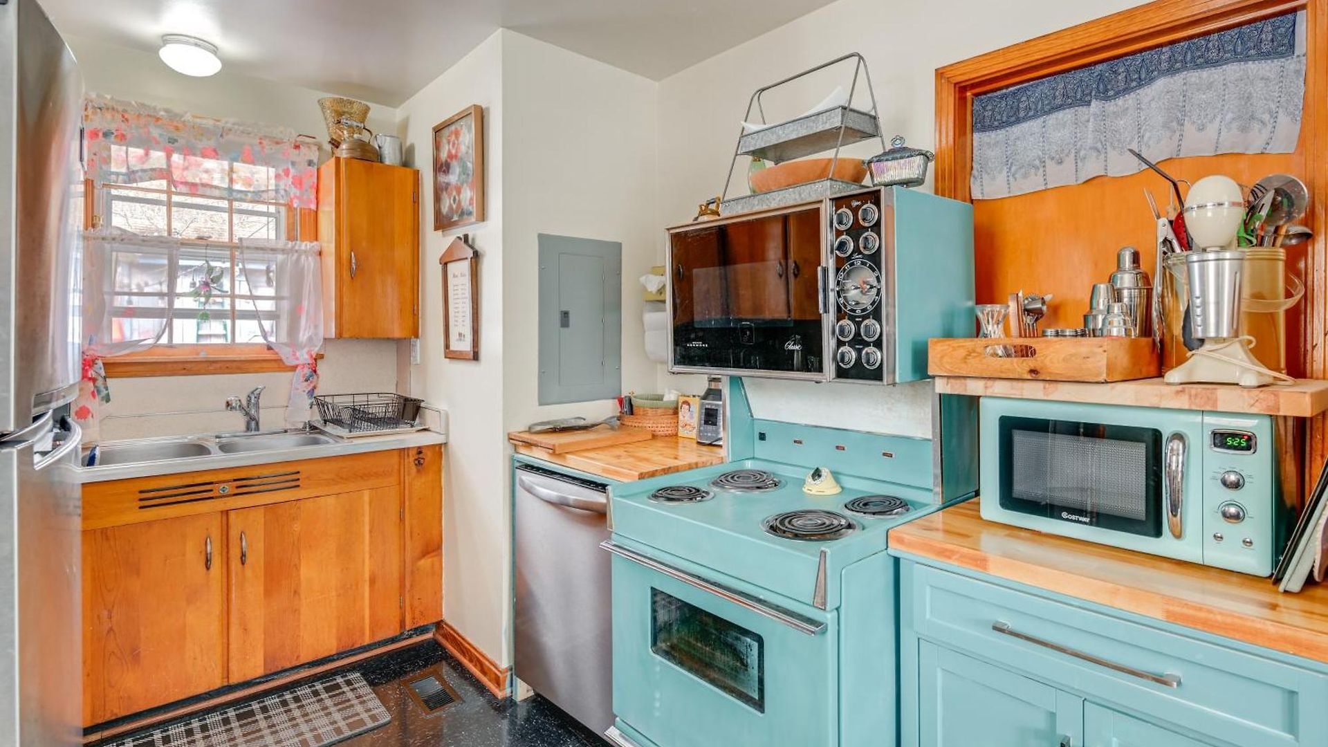 Holiday home 6 Mi To Downtown: 70s-themed In Nashville! *