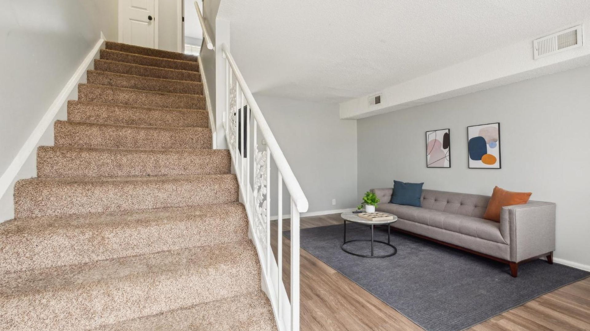 Brentwood U2 I Cozy & Comfy I 2bd I Free Parking Apartment *