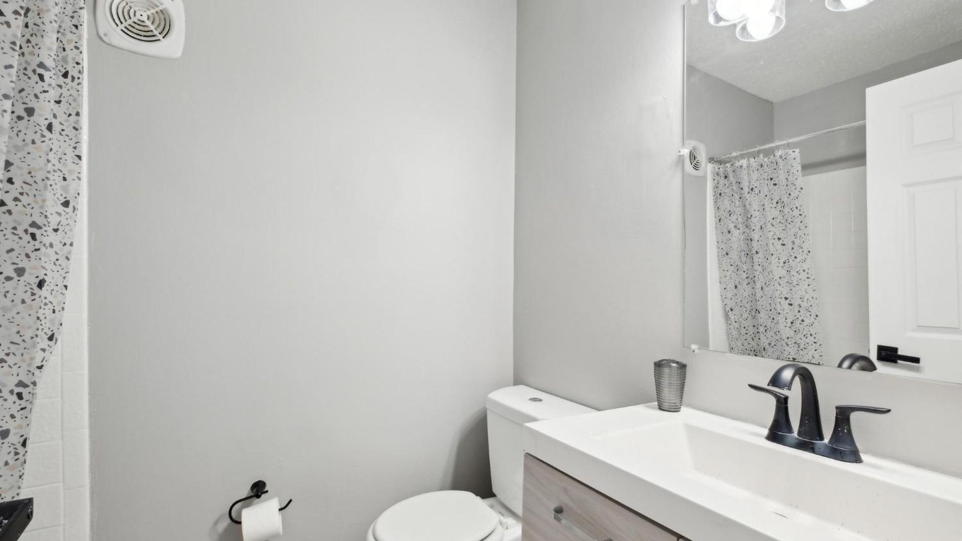 Brentwood C4 I Cozy & Comfy I 2bd I Free Parking Apartment *