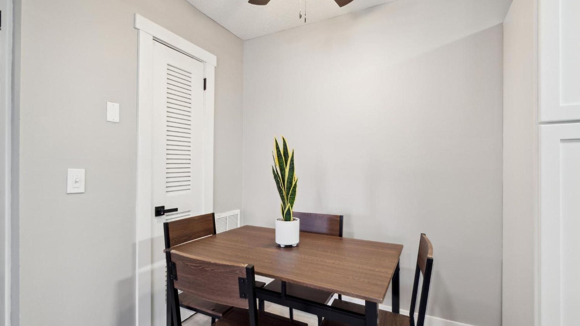 Brentwood C4 I Cozy & Comfy I 2bd I Free Parking *