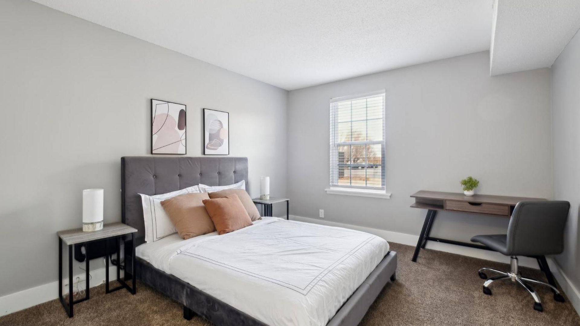 Brentwood C3 I Cozy & Comfy I 2bd I Free Parking Apartment *