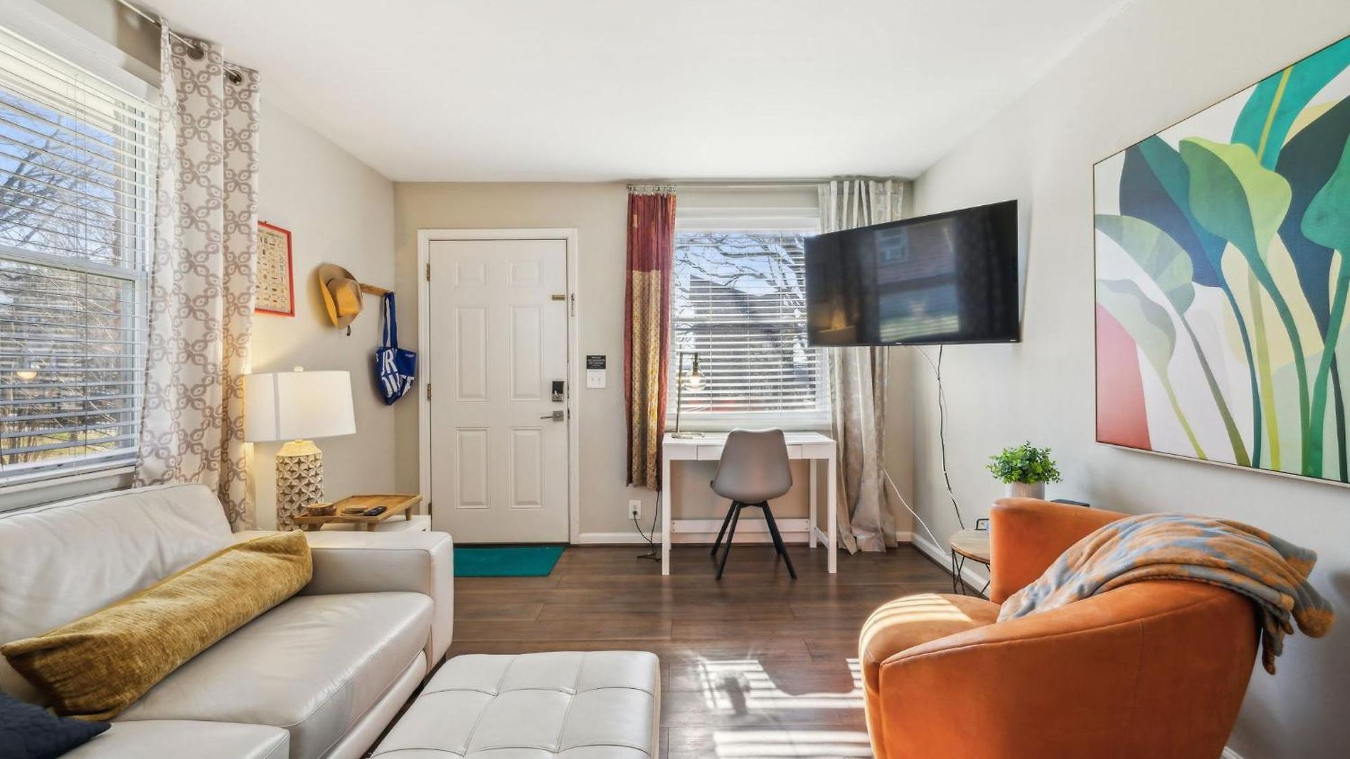 Family Friends And Free Parking Close To Downtown Holiday home *
